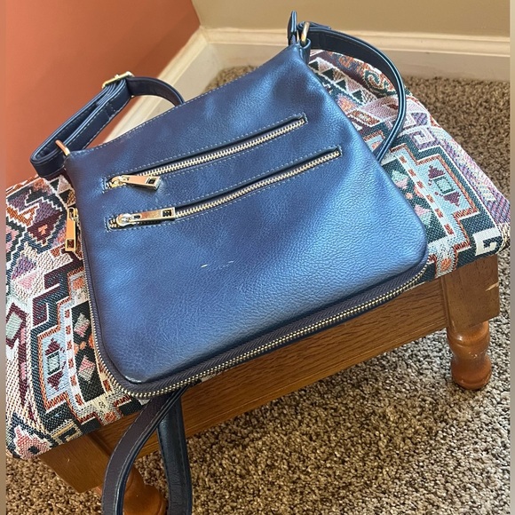 Navy with Golder Zipper Simply Noelle Purse with adjustable Shoulder Strap. - Picture 3 of 4